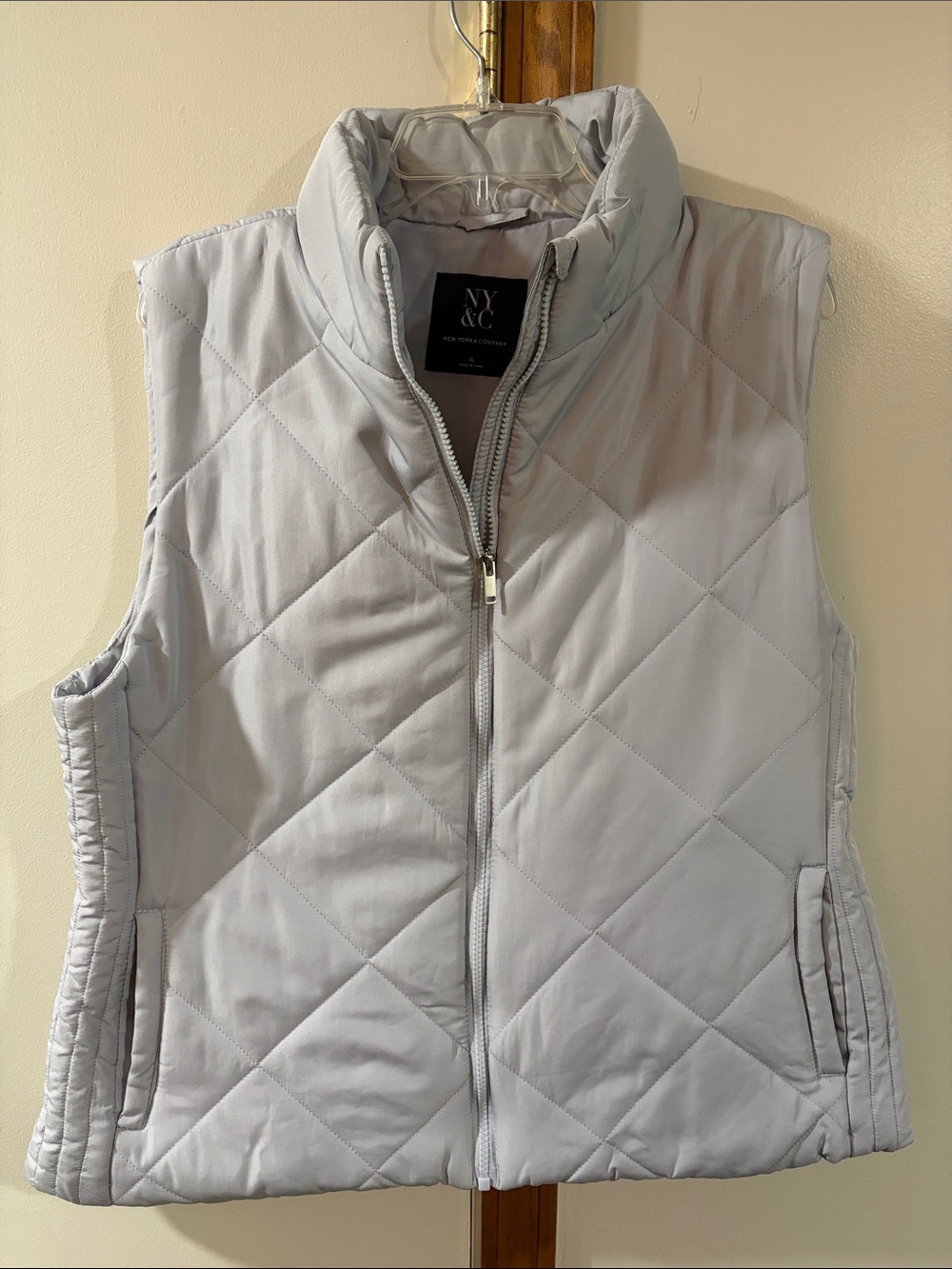 New York & Company Light Gray Quilted Sleeveless Puffer Vest